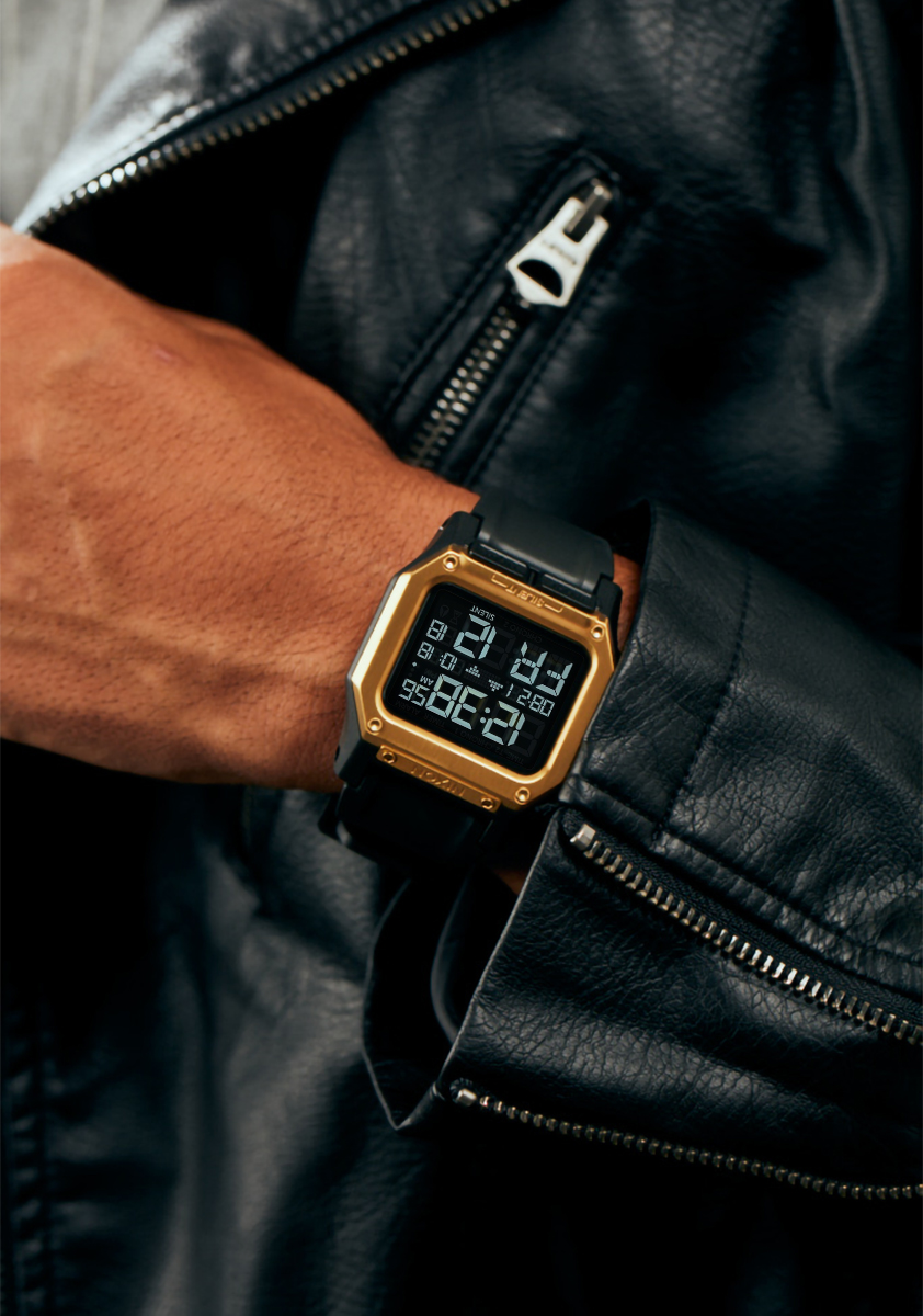 Regulus - Black / Gold View 6